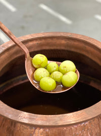 Amla kettle – preparation of an elixir by khadi