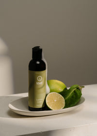 Creative scene with Ayurveda Everyday Lemon Lime Bodywash – a refreshing fragrance experience for energy and inspiration.