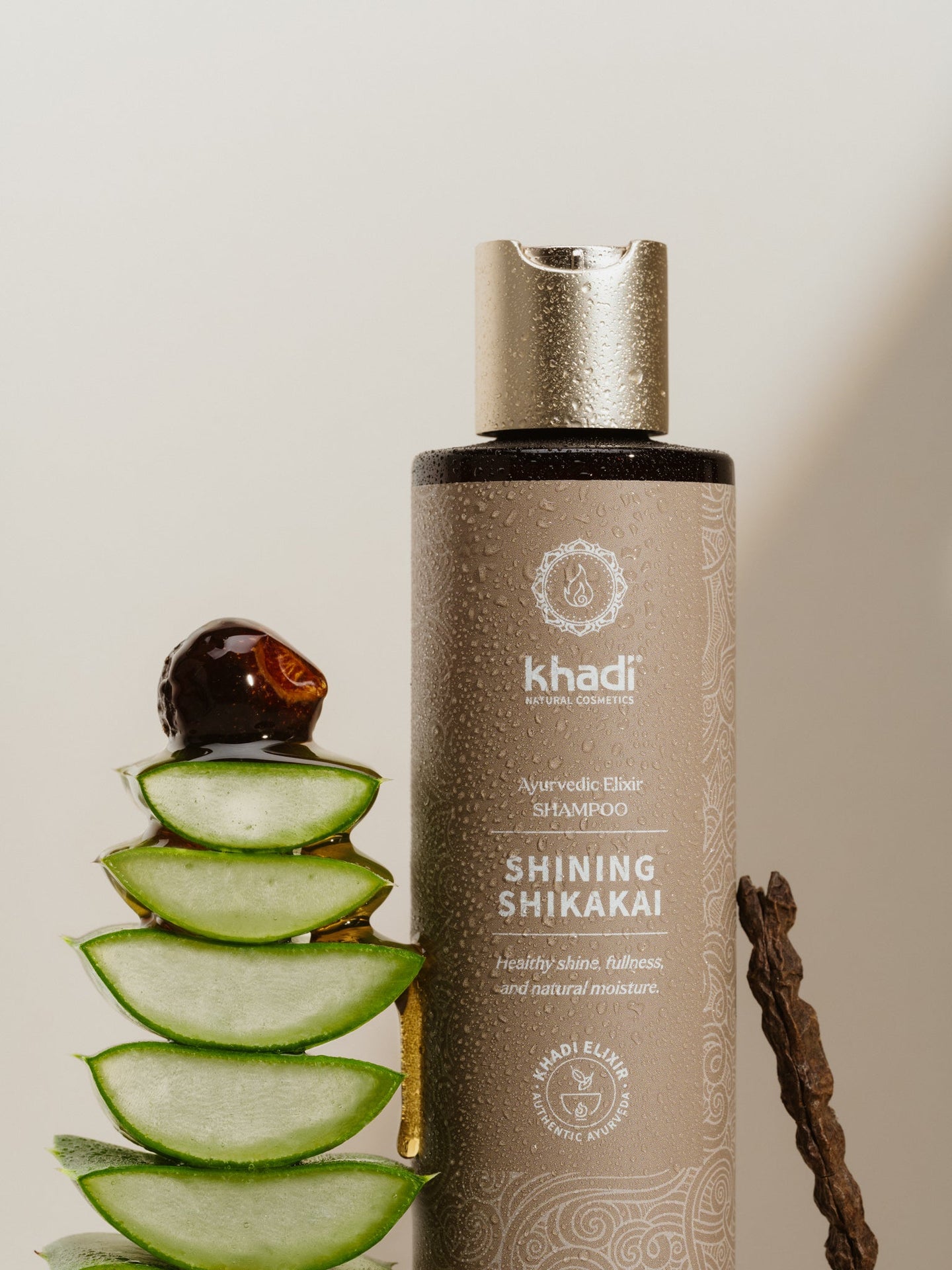 Image of Shikakai Shampoo with Aloe Vera, khadi foam emotional representation